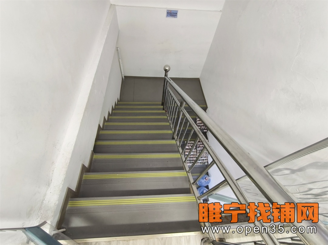 睢宁实小幼儿园对面精装修店铺转租