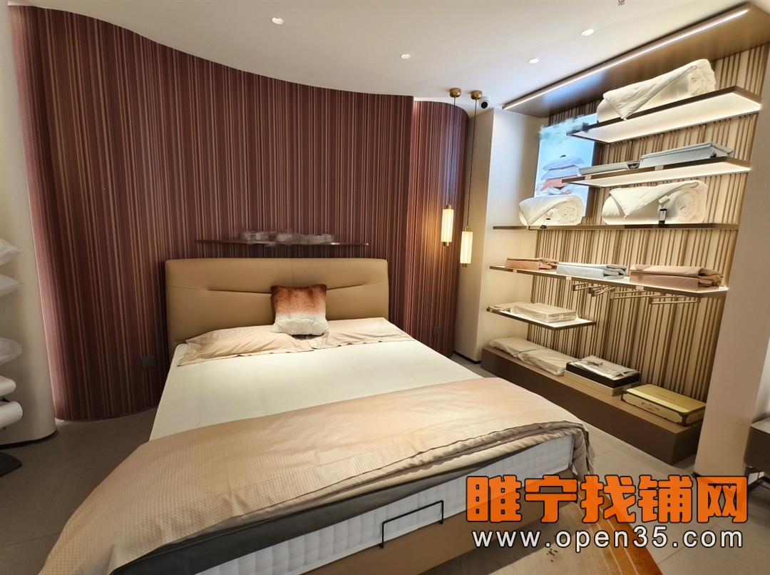 睢宁新城区商业中心100多万新装修品牌家具店低价转让